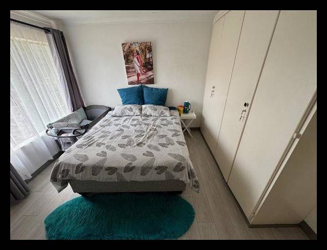 2 BEDROOM TOWNHOUSE FOR SALE IN VAN RIEBEECK PARK